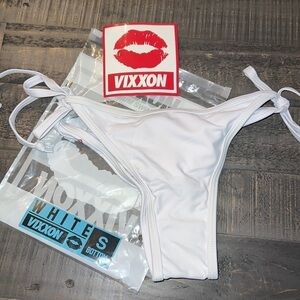 Vixxon Premium Swimwear Cheeky Scrunch Butt White Bottoms, Size Small NWT